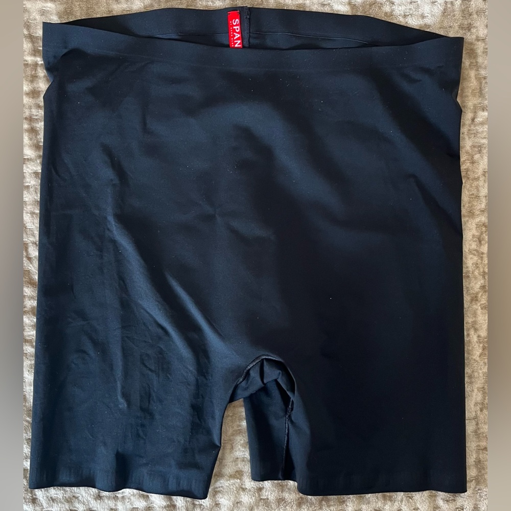 Spanx black mid thigh girl short